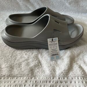 Hoka slides men’s NWT